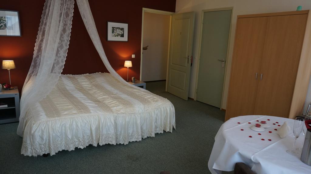 Hotel Het Gemeentehuis Uithuizen Esterno foto